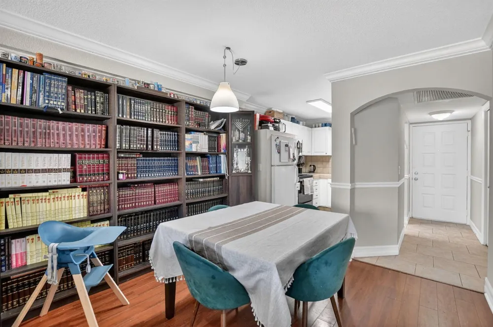 21895 LAKE FOREST CIRCLE #201 Boca Raton, FL 33433