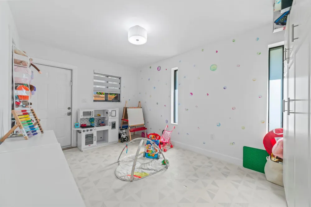 2451 NE 199th Street Miami, FL 33180