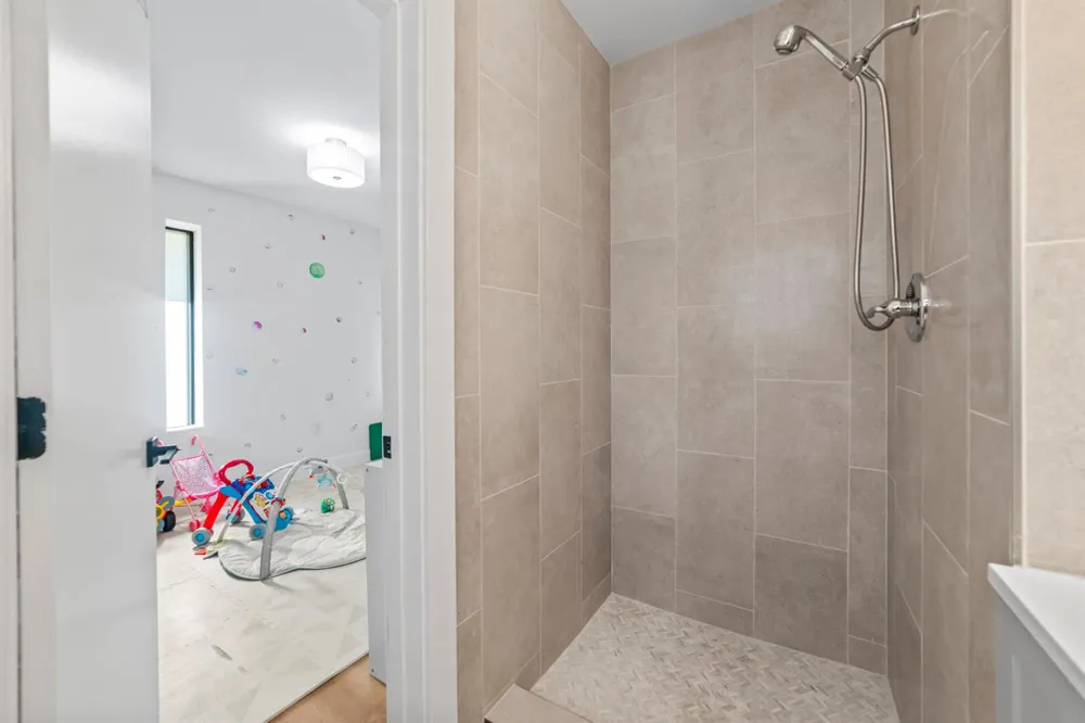 2451 NE 199th Street Miami, FL 33180