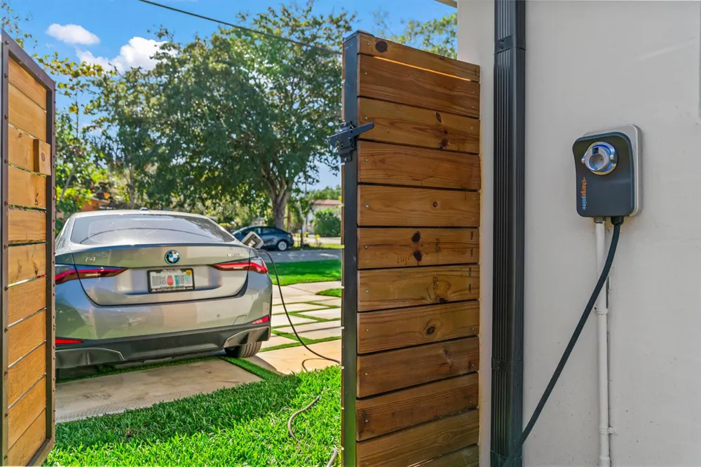 2451 NE 199th Street Miami, FL 33180