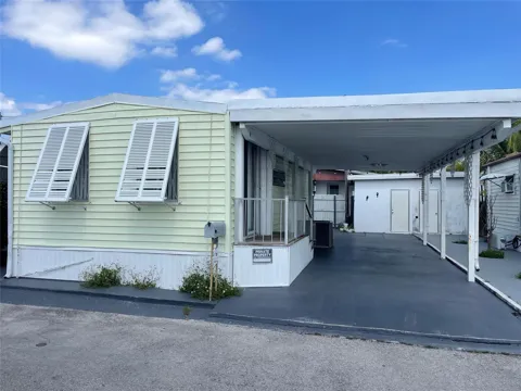 812 SW 1ST COURT