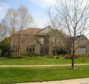 15133 TOWERING OAKS DRIVE Shelby Charter Township, MI 48315