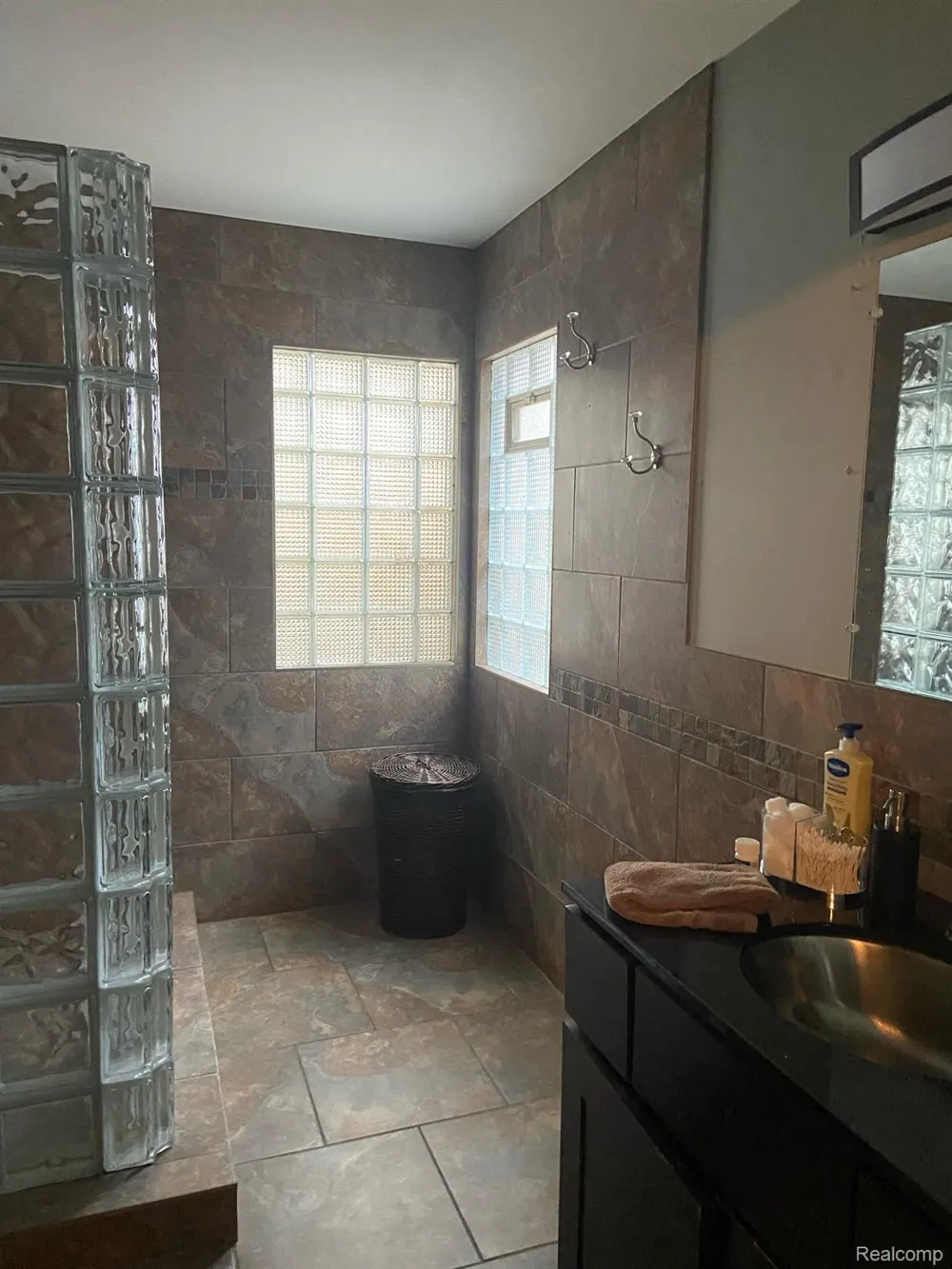 15133 TOWERING OAKS DRIVE Shelby Charter Township, MI 48315