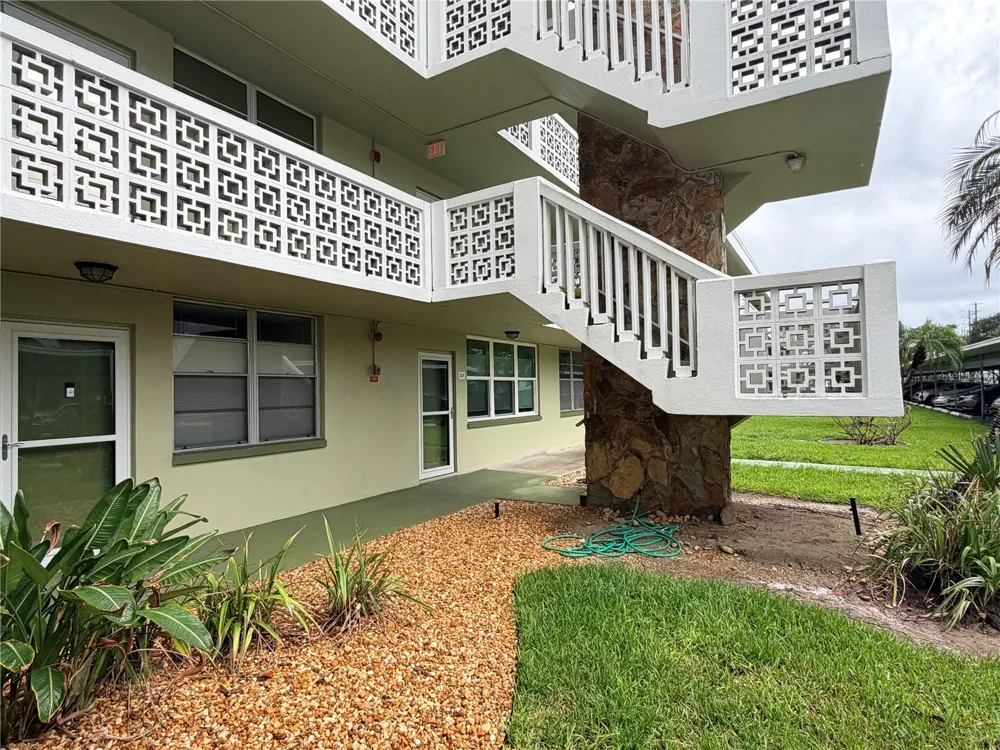 4885 1ST STREET NE #117 St Petersburg, FL 33703