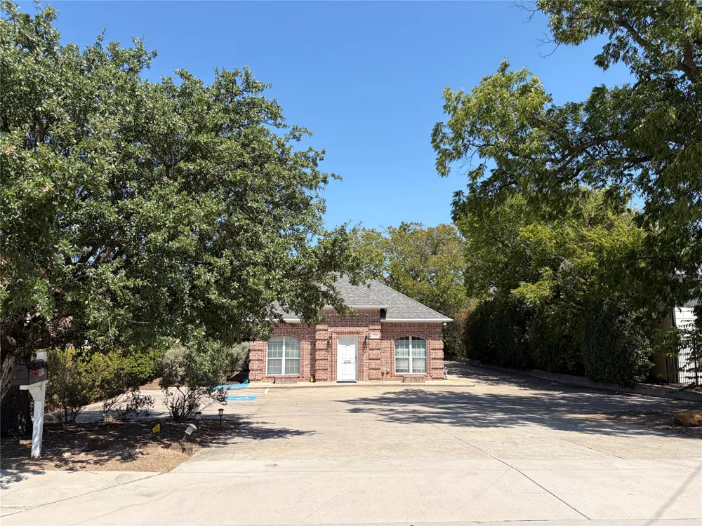 105 Denton Drive Roanoke, TX 76262