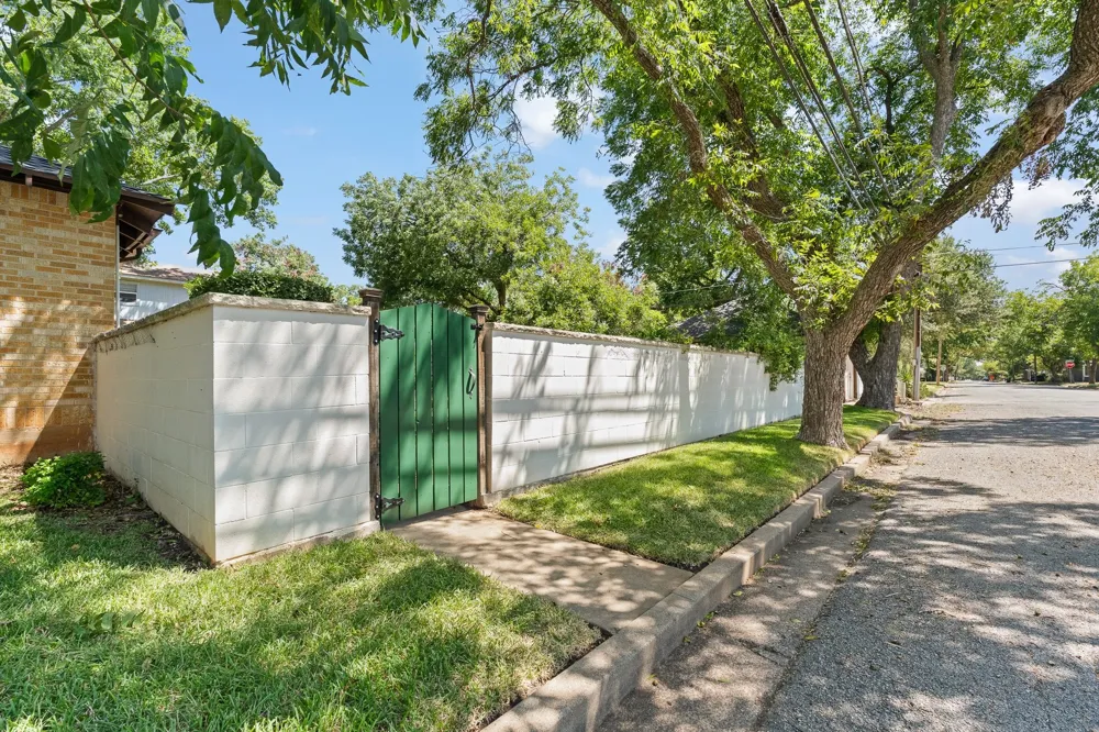 115 Bellevue Drive Cleburne, TX 76033