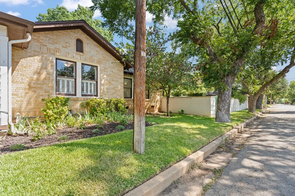 115 Bellevue Drive Cleburne, TX 76033