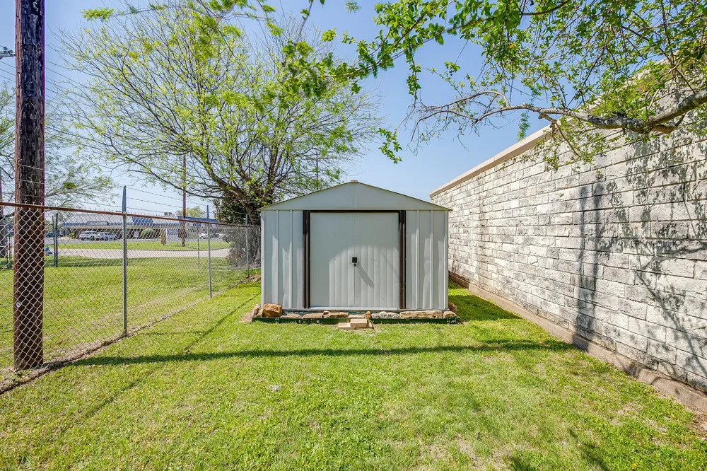 605 Calinco Drive Granbury, TX 76048