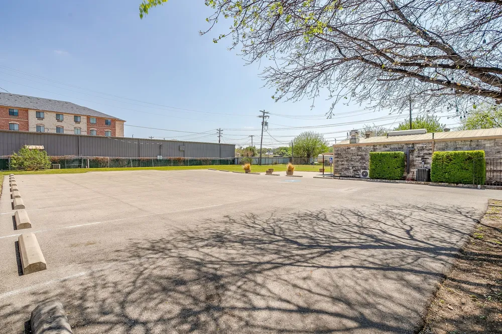 605 Calinco Drive Granbury, TX 76048