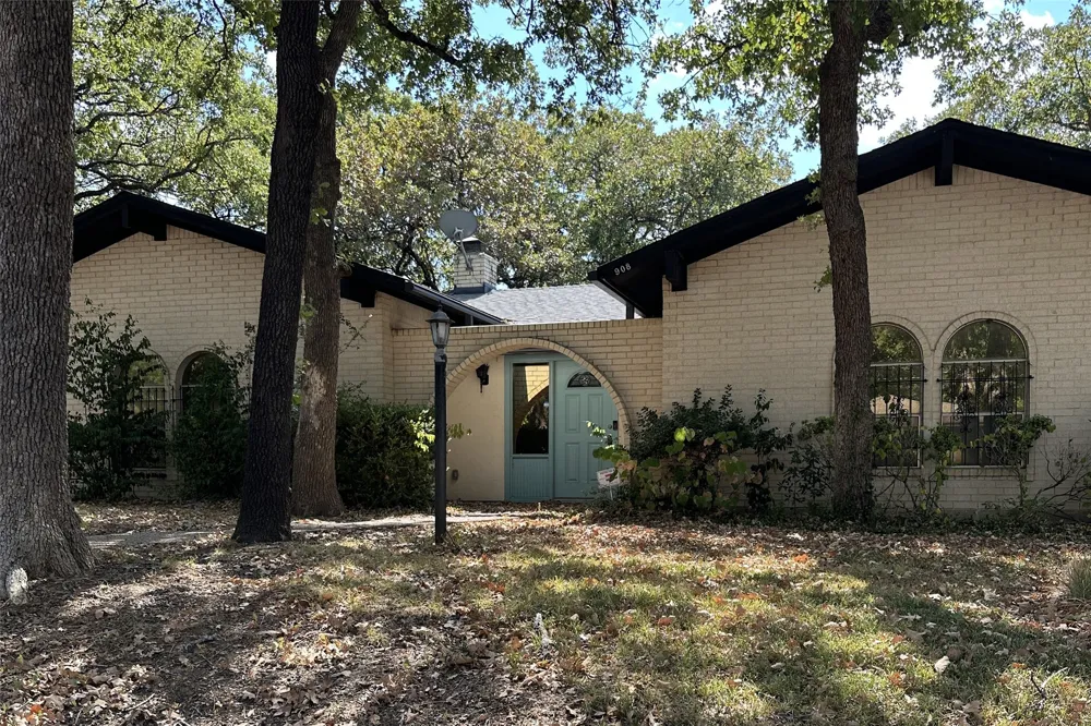 908 Chestnut Drive Arlington, TX 76012
