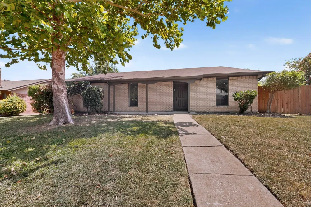 2938 Churchill Way Garland, TX 75044