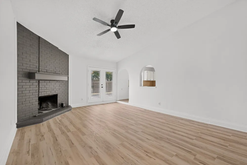 2938 Churchill Way Garland, TX 75044