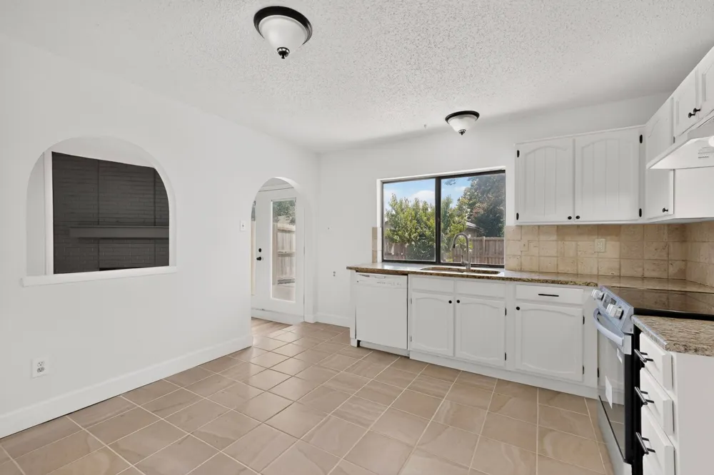 2938 Churchill Way Garland, TX 75044