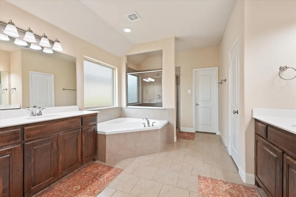3501 Meadowtrail Lane Denton, TX 76207