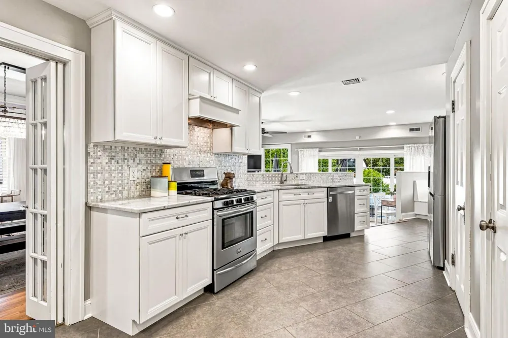 619 W REDMAN AVENUE Haddonfield, NJ 08033