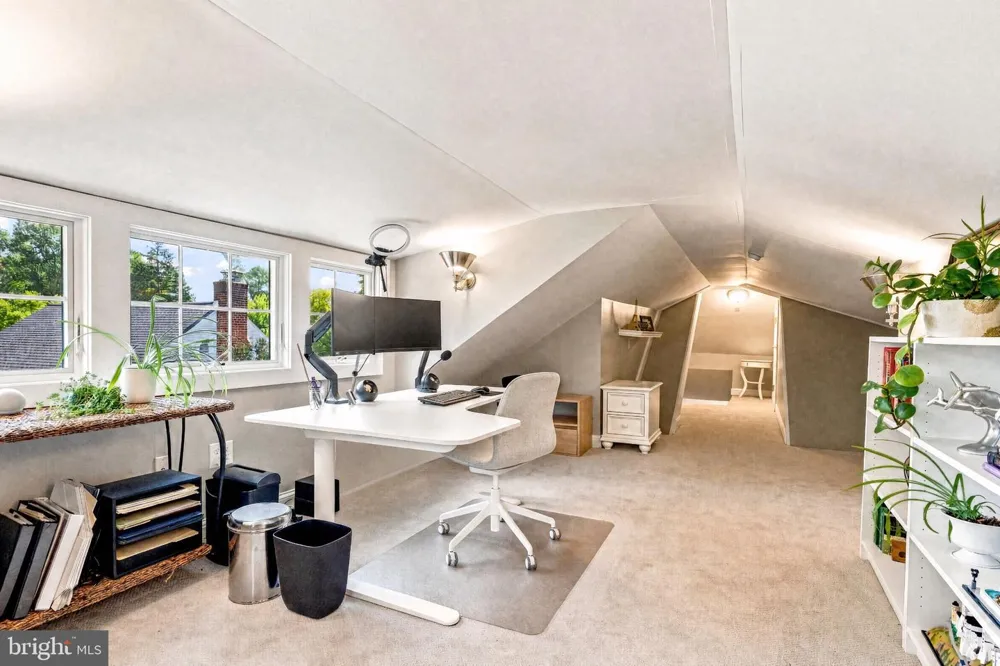 619 W REDMAN AVENUE Haddonfield, NJ 08033