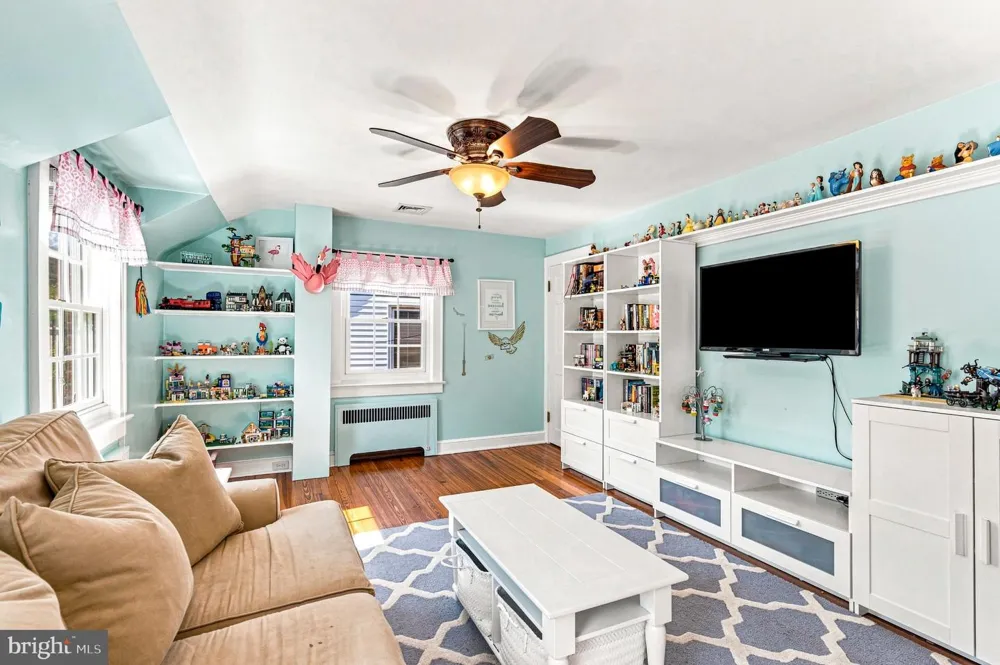 619 W REDMAN AVENUE Haddonfield, NJ 08033