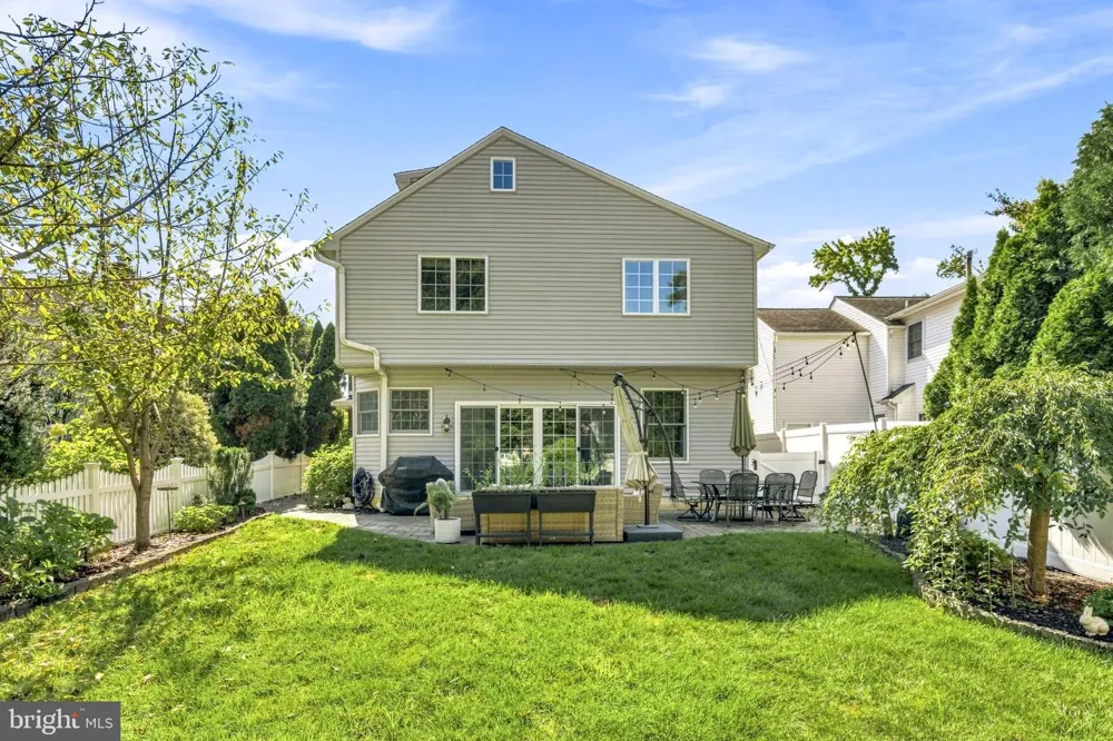 619 W REDMAN AVENUE Haddonfield, NJ 08033