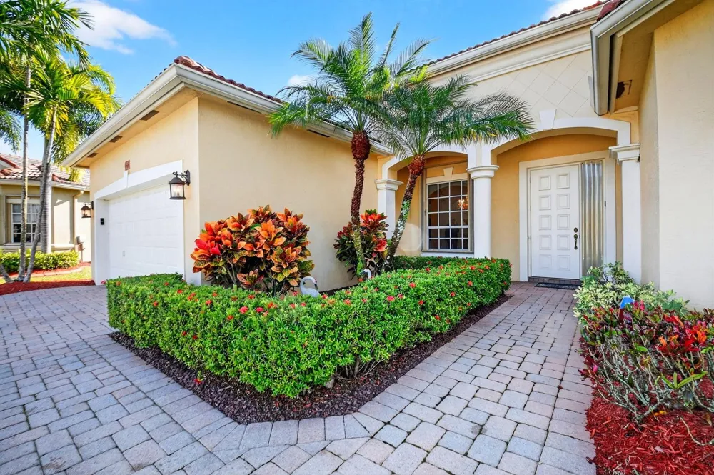 9566 Lantern Bay Circle West Palm Beach, FL 33411