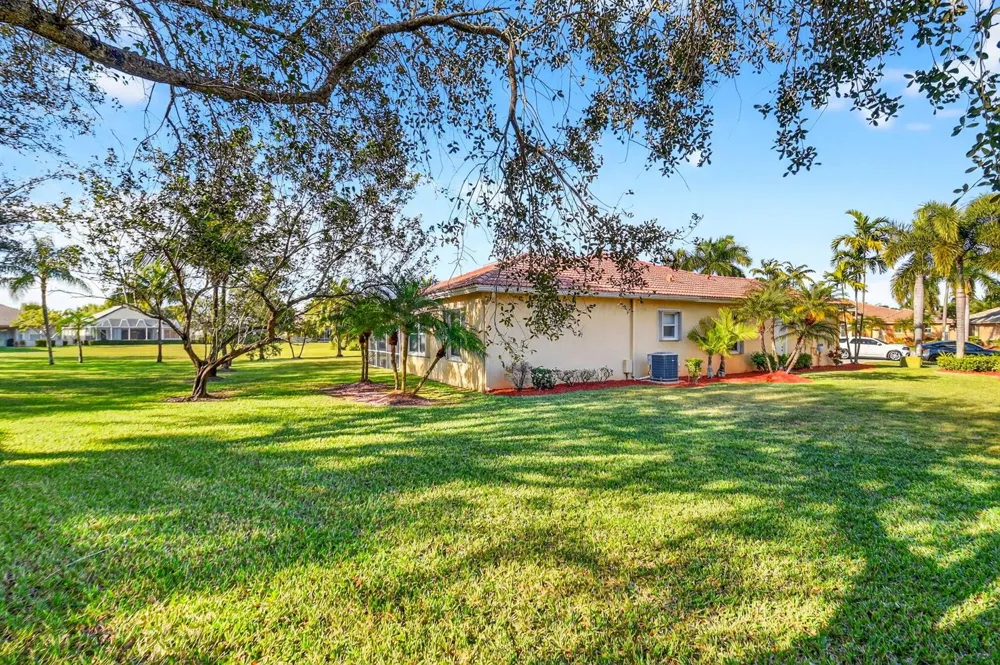 9566 Lantern Bay Circle West Palm Beach, FL 33411