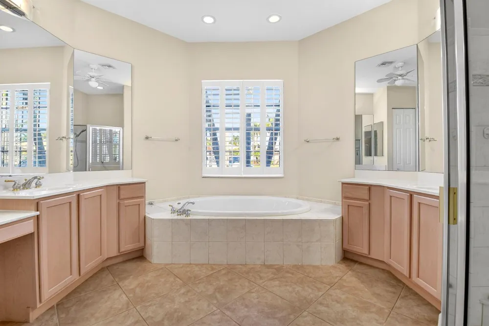 9566 Lantern Bay Circle West Palm Beach, FL 33411