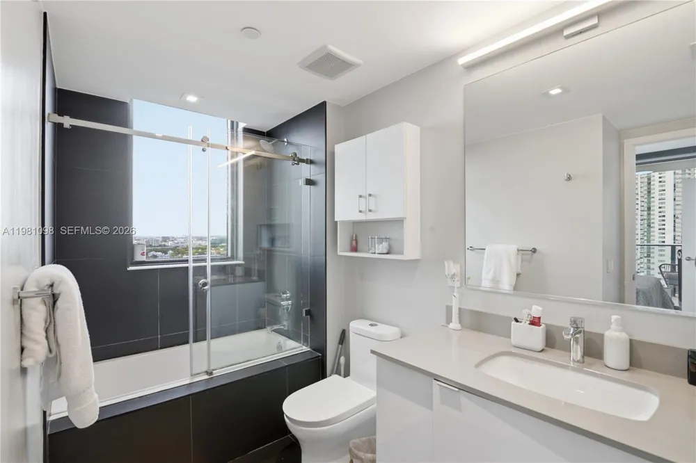 1600 NE 1st Ave #1610 Miami, FL 33132