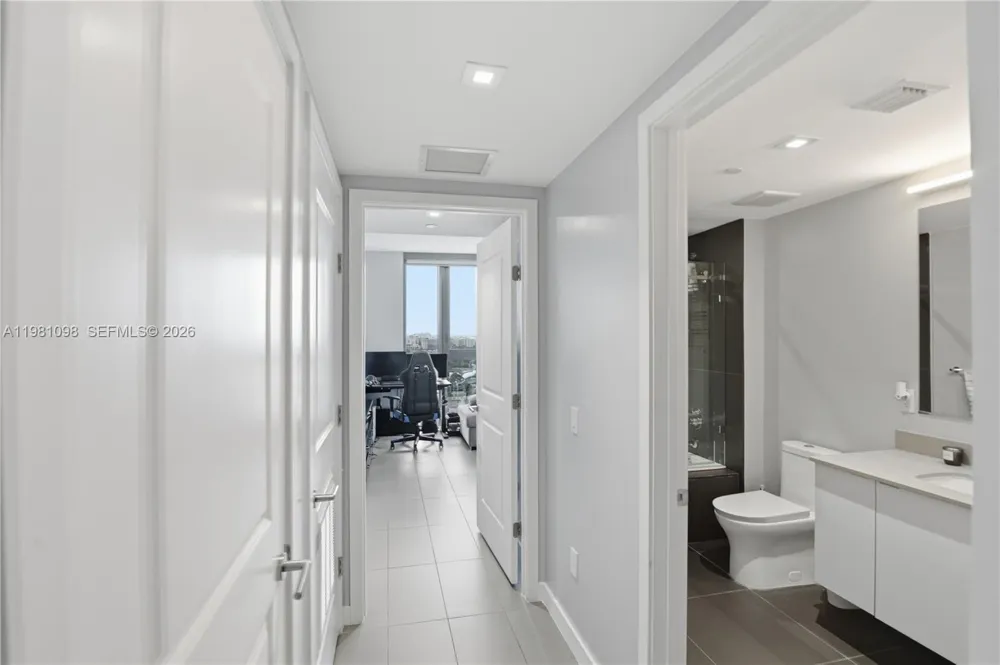 1600 NE 1st Ave #1610 Miami, FL 33132