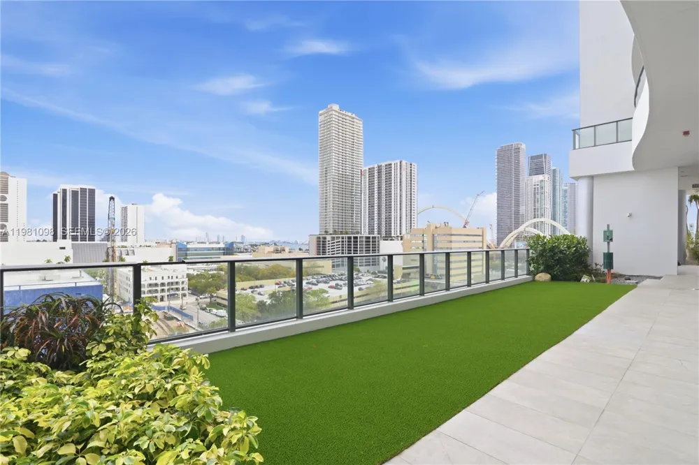 1600 NE 1st Ave #1610 Miami, FL 33132