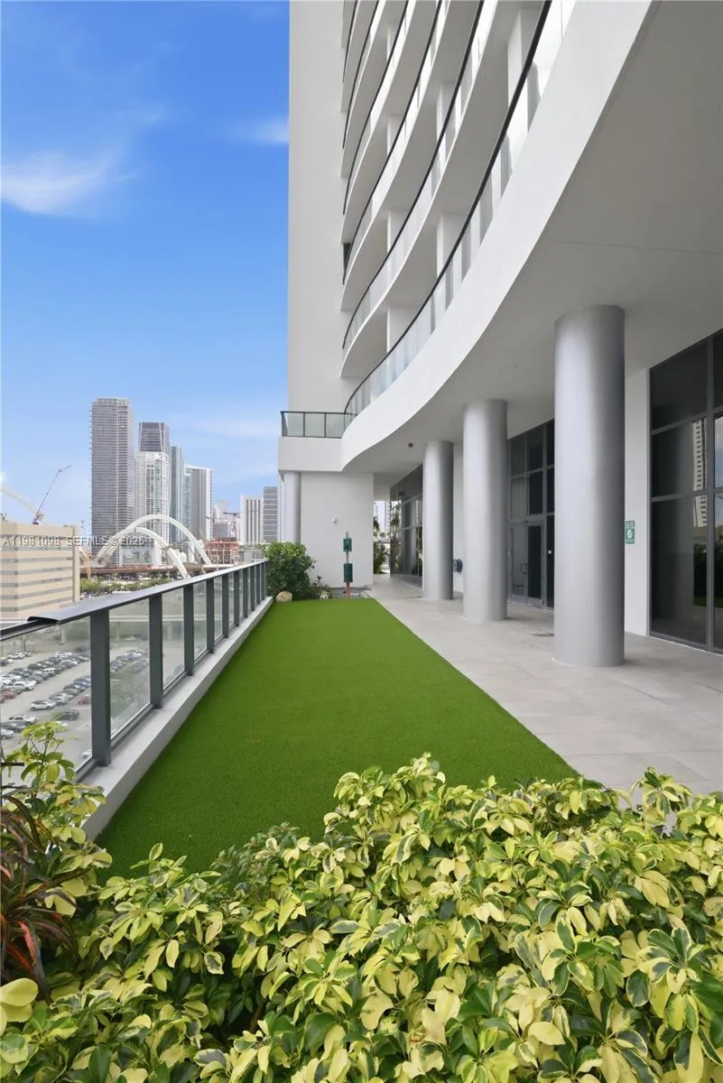 1600 NE 1st Ave #1610 Miami, FL 33132