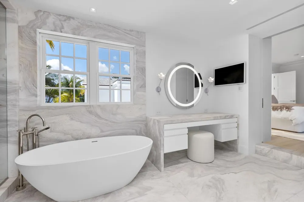 991 Lake Way Palm Beach, FL 33480