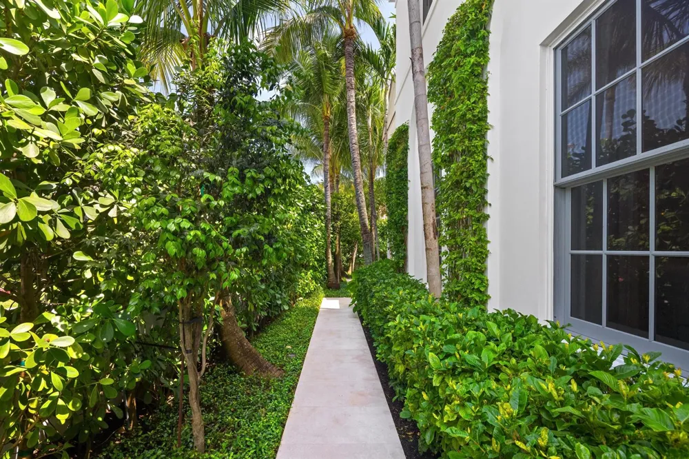 991 Lake Way Palm Beach, FL 33480