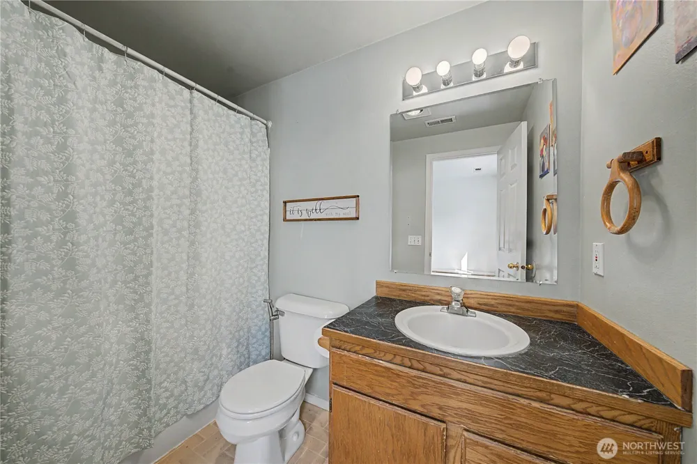 7670 NE Rd 4.8 Moses Lake, WA 98837
