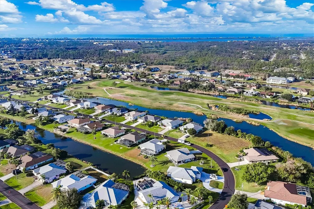 25 BUNKER COURT Rotonda West, FL 33947
