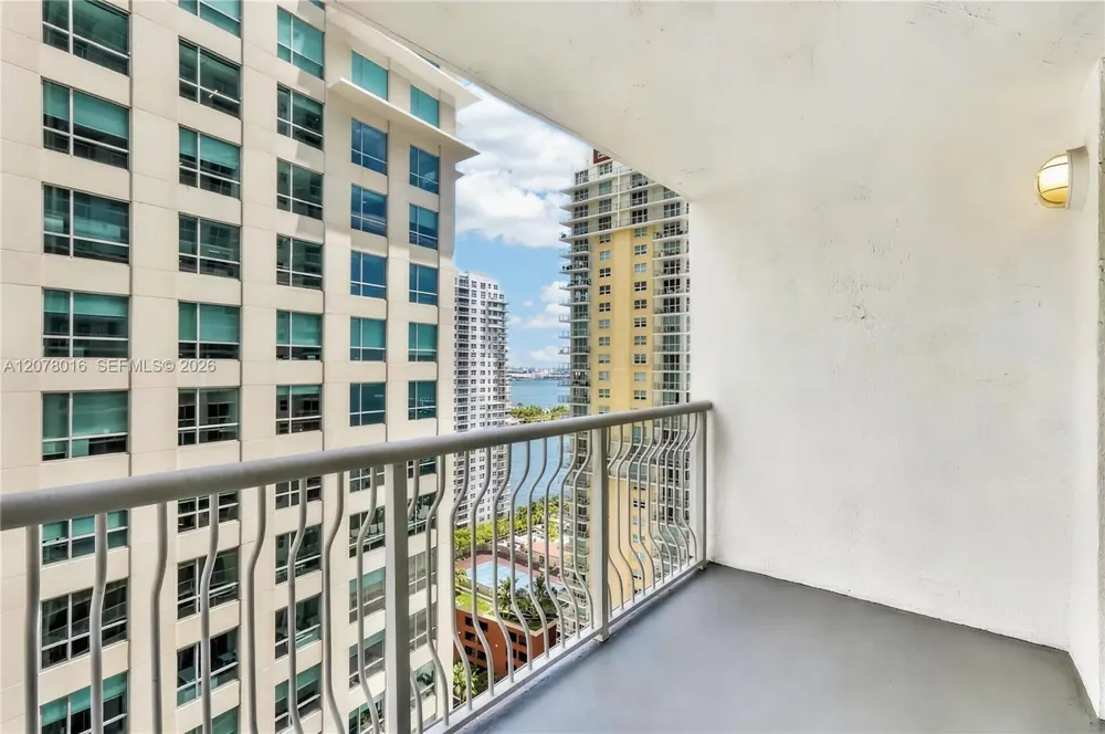1200 Brickell Bay Dr #2510 Miami, FL 33131