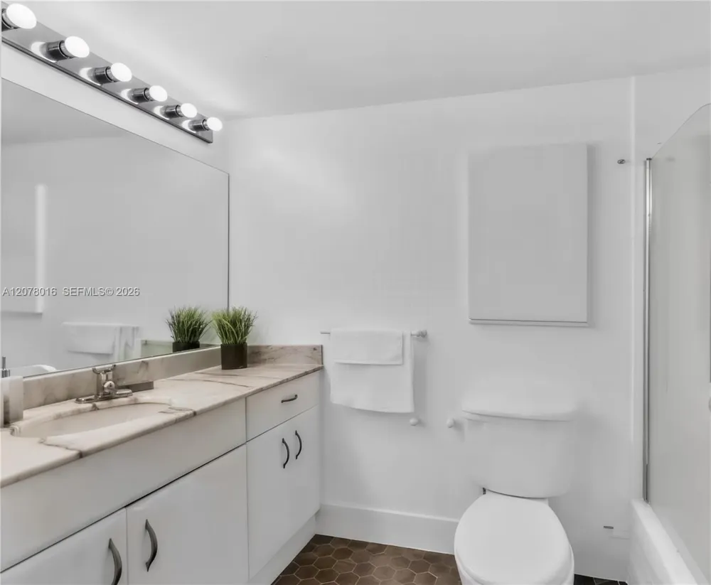 1200 Brickell Bay Dr #2510 Miami, FL 33131
