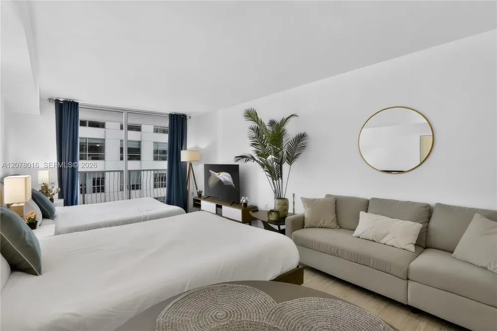 1200 Brickell Bay Dr #2510 Miami, FL 33131