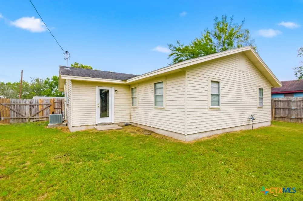 3003 Gayle Street Victoria, TX 77901