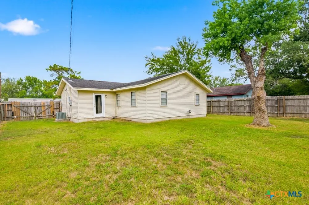 3003 Gayle Street Victoria, TX 77901