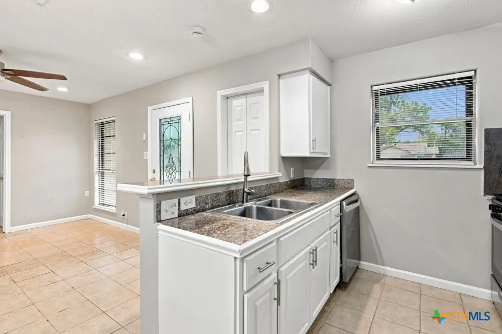 3003 Gayle Street Victoria, TX 77901