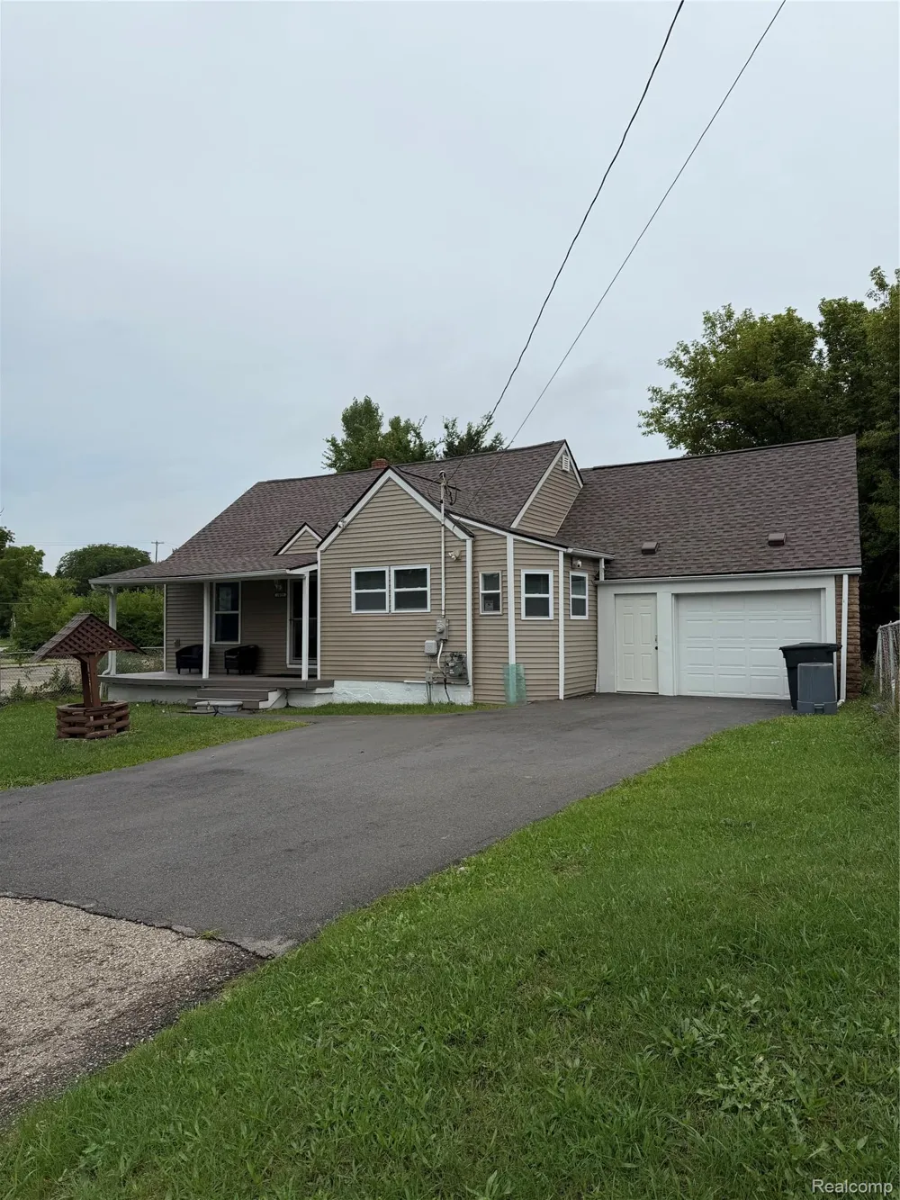1025 E Mandeville Street Burton City, MI 48529