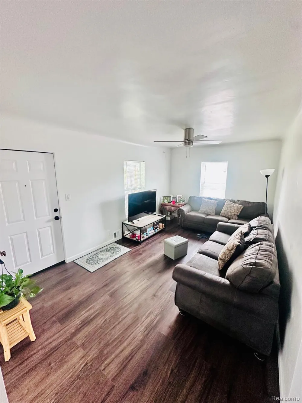 1025 E Mandeville Street Burton City, MI 48529