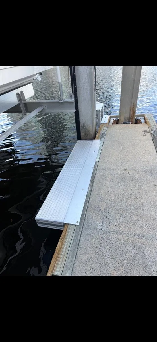 371 CHANNELSIDE WALKWAY #10 Tampa, FL 33602