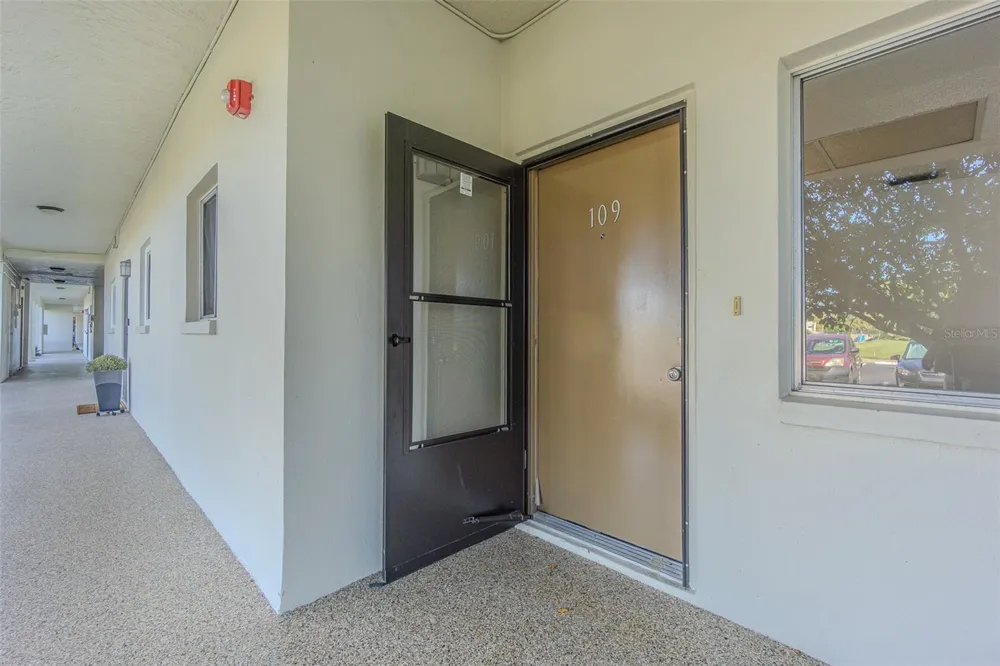 4595 CHANCELLOR STREET NE #109 St Petersburg, FL 33703