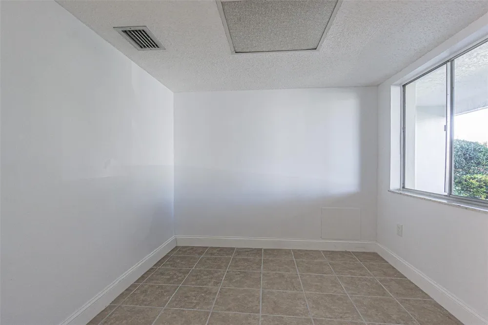 4595 CHANCELLOR STREET NE #109 St Petersburg, FL 33703