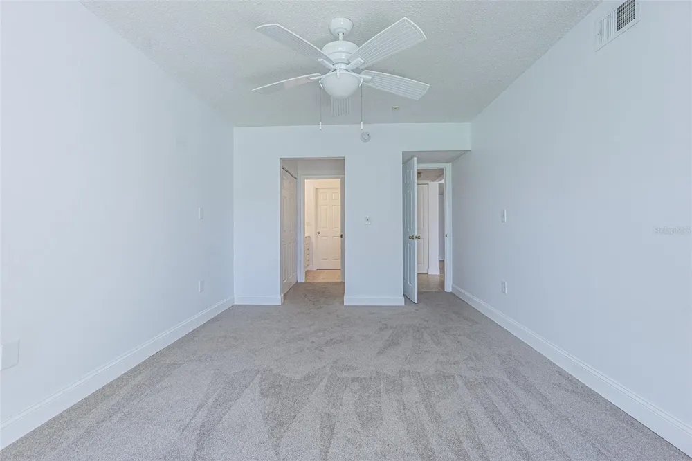 4595 CHANCELLOR STREET NE #109 St Petersburg, FL 33703