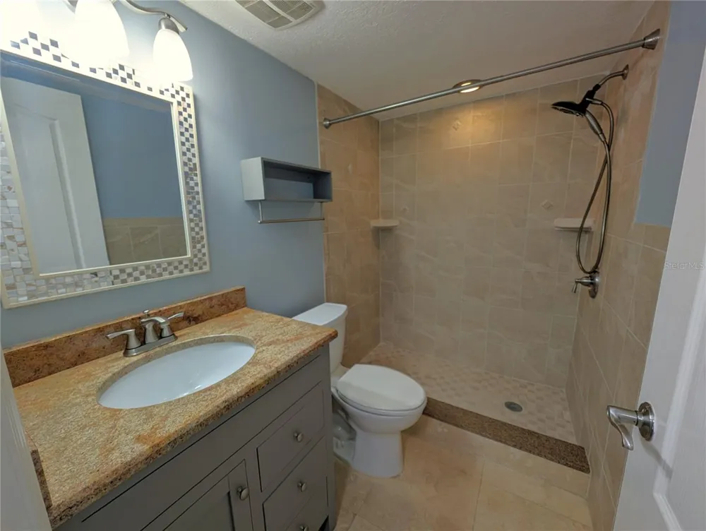 5657 SUMMER SIDE LANE #33B Sarasota, FL 34231