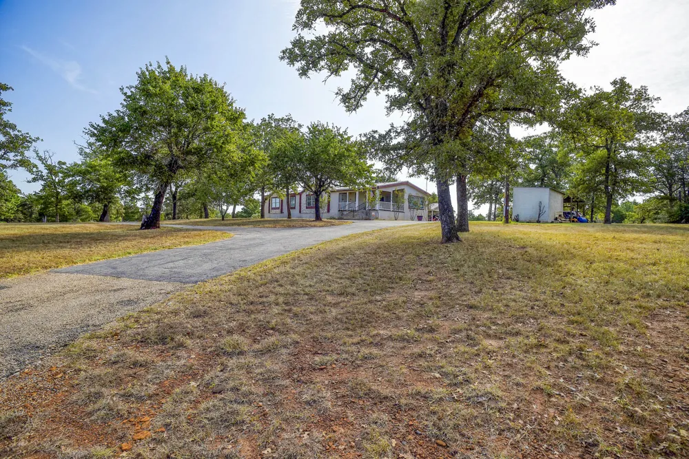 123 Split Oak Road Smithville, TX 78957