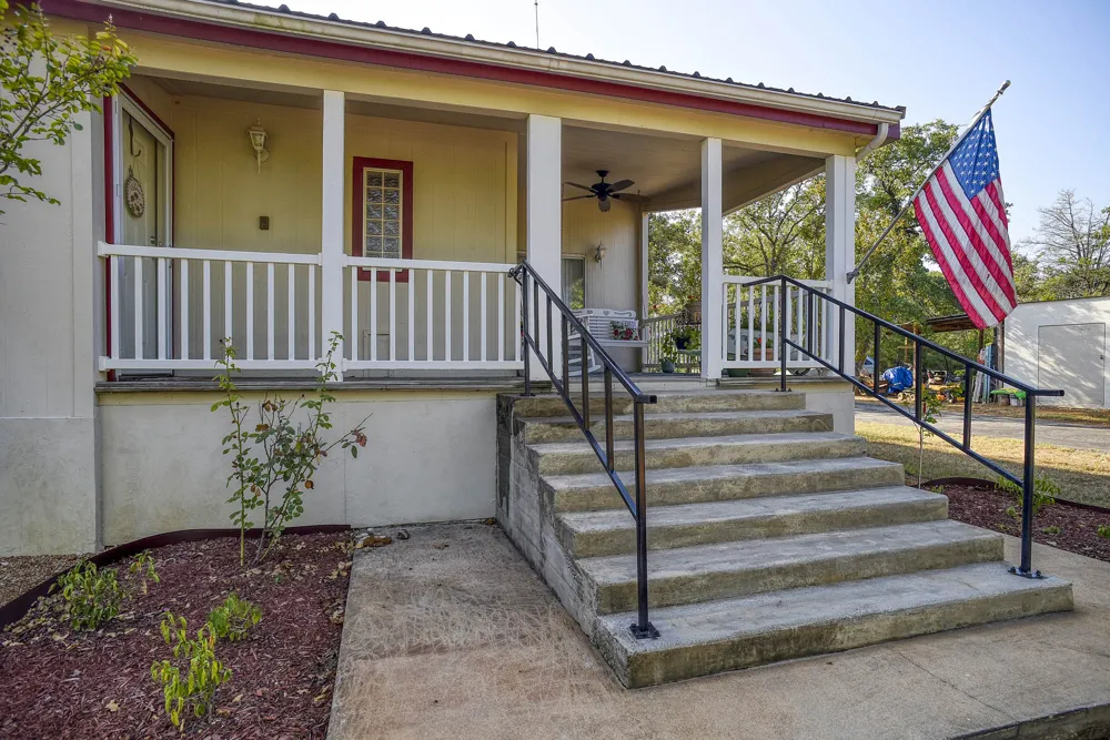 123 Split Oak Road Smithville, TX 78957