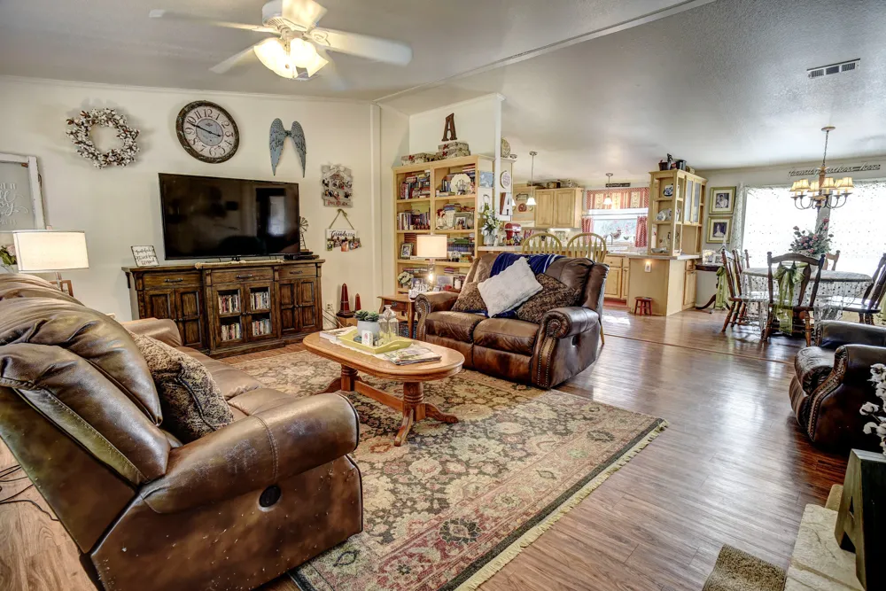 123 Split Oak Road Smithville, TX 78957