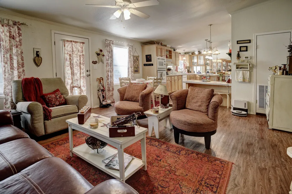 123 Split Oak Road Smithville, TX 78957